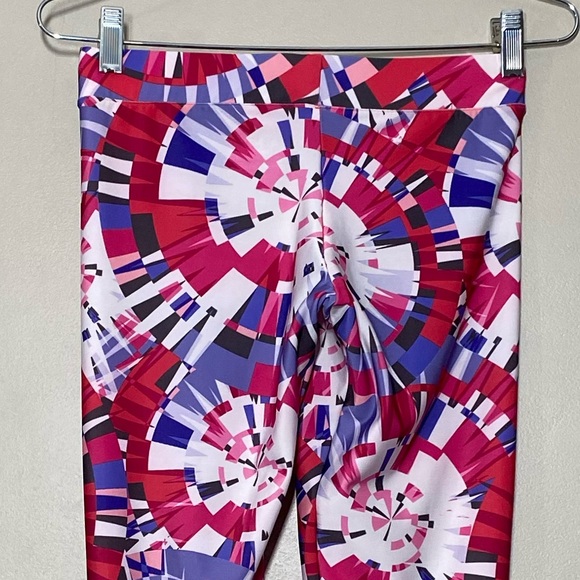 Under Armour || big girls or Woman’s athletic capris Leggings size Md - Picture 7 of 7